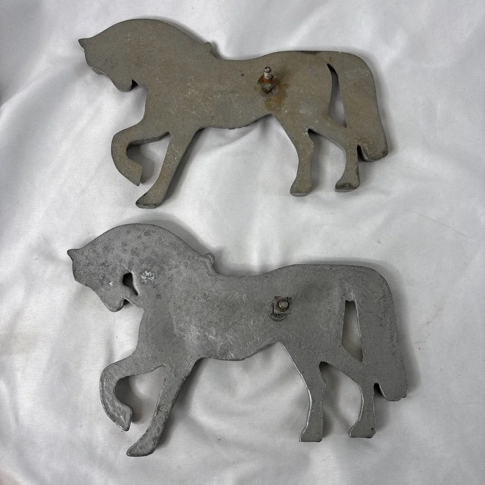 Vintage Cast Metal Horse Wall Barn Gate Door Plaques Set Of‎ 2 Silver Decorative